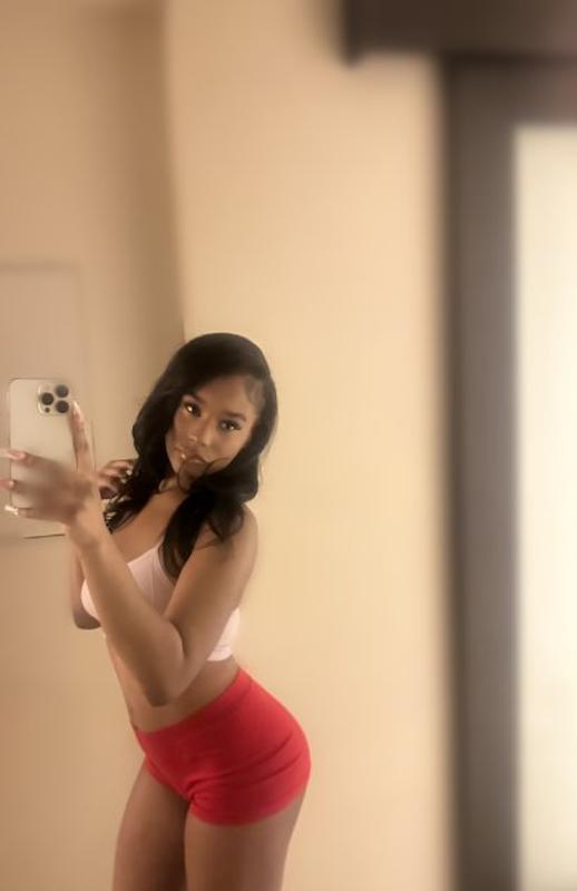 Busty Carmel skin spinner