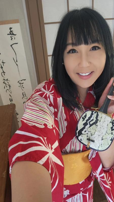 Hello from Miss Haru in Osaka.
I welcome you to come and visit me as I am only available for a very short time.