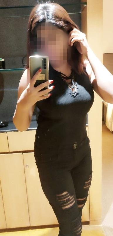 Hey dear
Thank you for visiting my profile. Please go through the profile carefully. As I'm independent
I am in Candolim, Goa for real meet and cam show