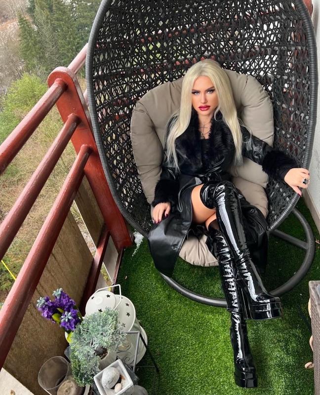 Hello, I'm Jessica, independent escort. I am a nice friendly and well educated girl. You are looking for erotic and sensual pleasure and you are looking for a company that matches your pleasure in com