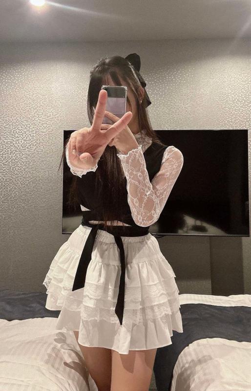 Hi. I am Yumi. I would like to meet some people who I can have a good time with.
