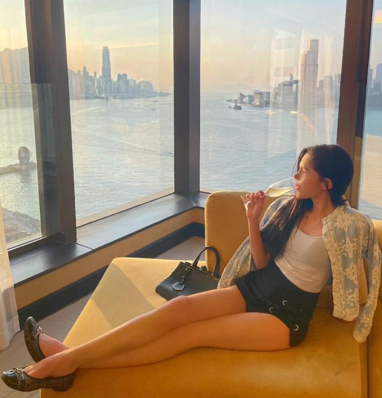 Welcome to my world!
Thank you for visiting my page, My name is Angel  I am italian model I been featured in many fashions magazine covers. Like Glamour and Bazaar. I am tall brunette, white skin and