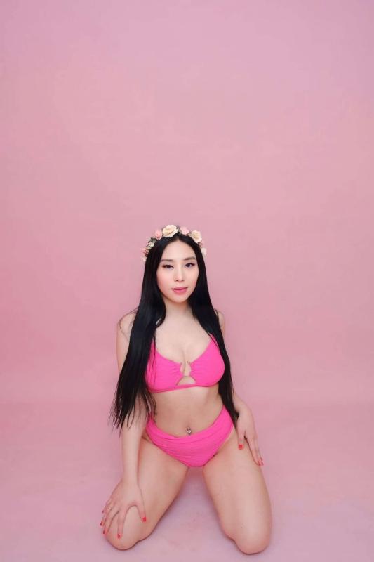 Let me your fantasy be reality to me. An asian girl land here in singapore to give escort services and massage. Hi, I am Amihan 23 years old from half Filipina.