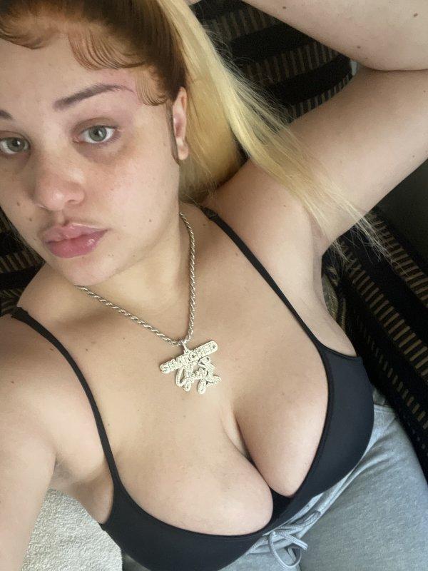 Im a female escort ready for quick hookup  Snap: sexyshy6070