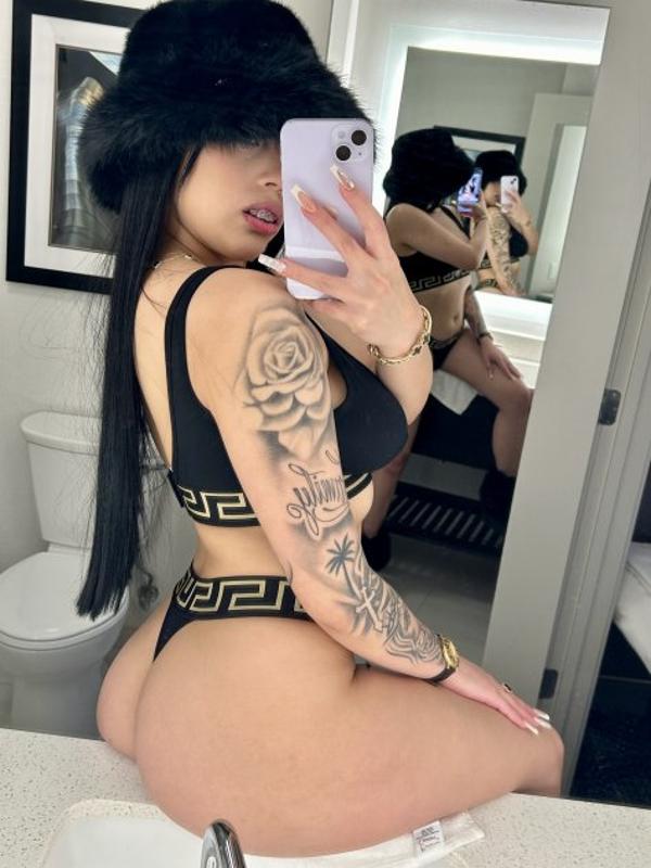 Hola ven y disfruta de tu chica latina venezolana 🇻🇪