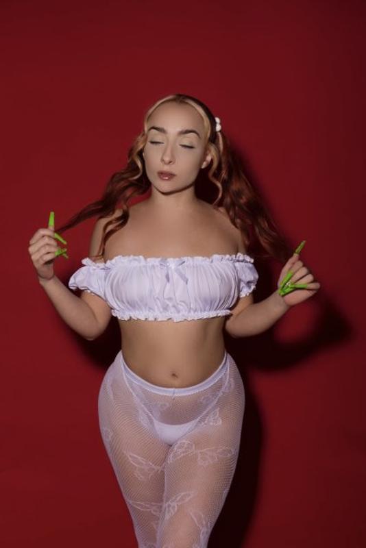 Miss Pretty & Petite