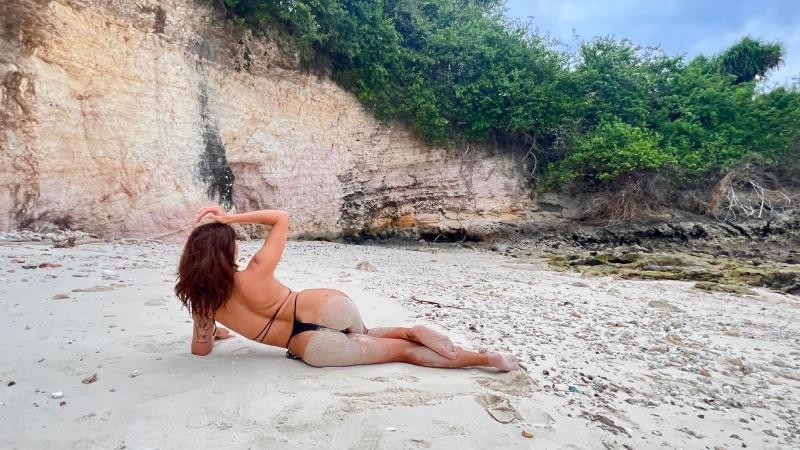 Hello,dear😍😍
My name is Samanta,26 years old 
Arrived to Bali for relax and chill 
Let’s meet😘💖💖💖💖💖💖💖💖