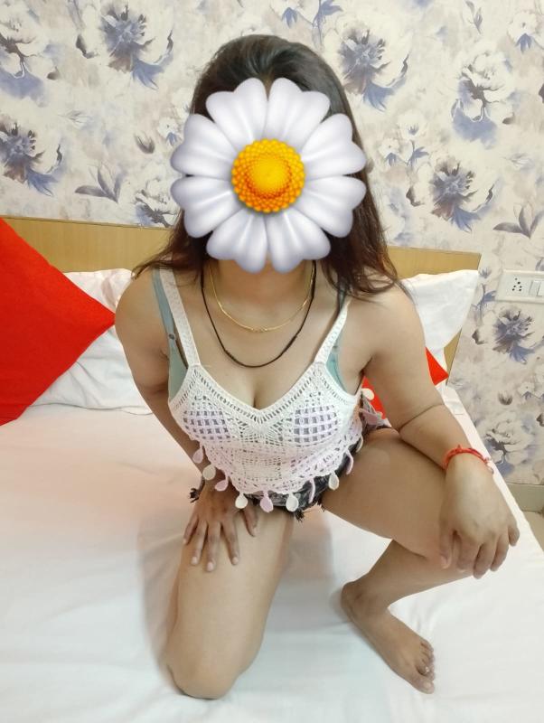 I'm Jessi, an Independent Call Girl Living Alone in my Place in South Delhi