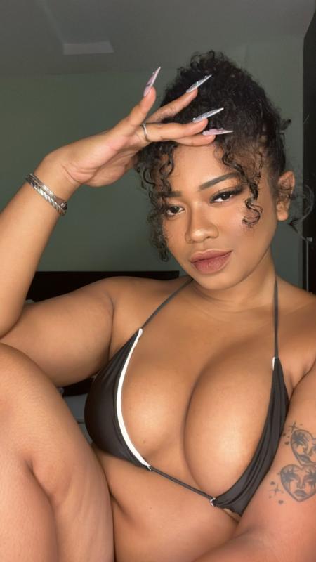 Hi Baby I'm Bianca 21 years old! I’m ready to give you girlfriends experience and I really love sucking dick, My blowjob was legendary I’m pretty sure I’m not gonna disappointed you with my blow job,