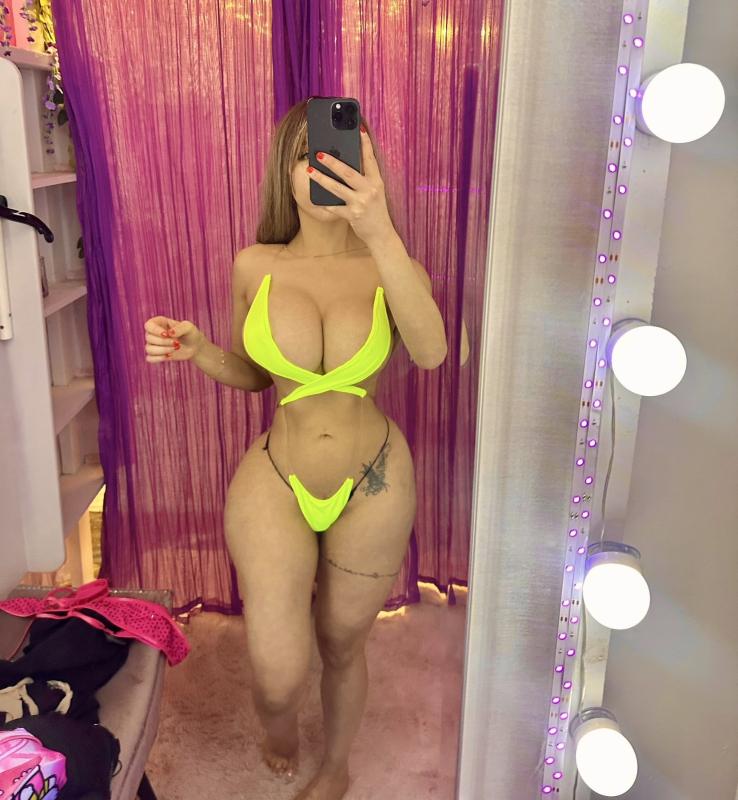 Im a sweet and firey latina full of charisma with big hips and big boobs. This queen will make you into a king
