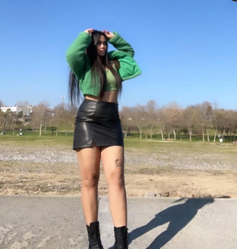 I love sucking I will suck your dick all the way down to your ball and lick it like I eat candy...
You can play with my nipple when I play with your dick or we do it 69 ⚡⚡⚡
 Then I will ride you like