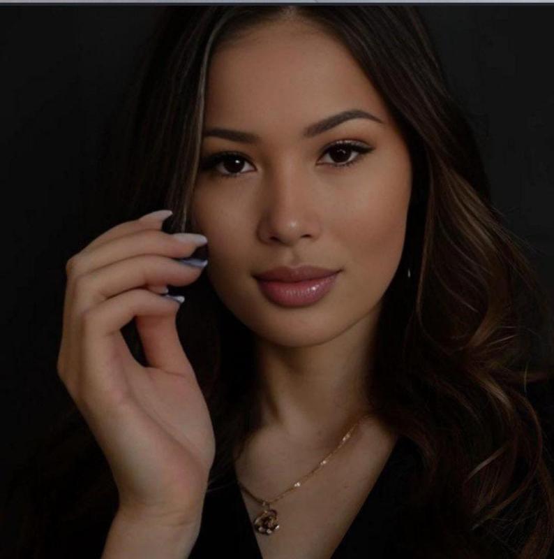 zamira VIP Jaipur Escort Service Girl
Meet zamira, a VIP escort in Jaipur who embodies elegance and sophistication. With her striking beauty and refined demeanor, zamira offers an elite companionship