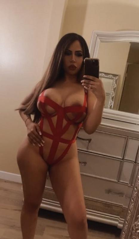 SEXY COLOMBIAN COLLEGE HOTTIE! SPECIALS! TEXT NOW
