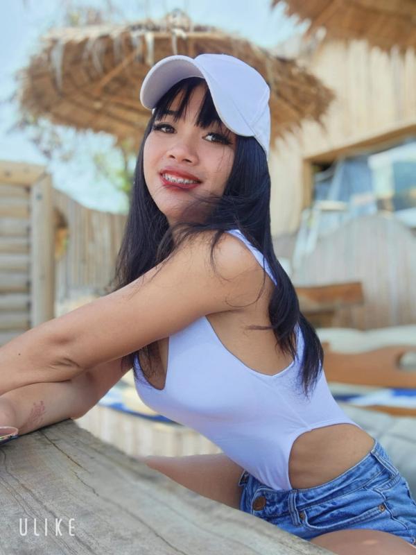 My name discribes my look 🤭 I represent the word gorgeous 😍 I’m here to make you happy and satisfied. Little does anyone know that behind closed doors i am an extremely naughty and nasty girl 😝 I love