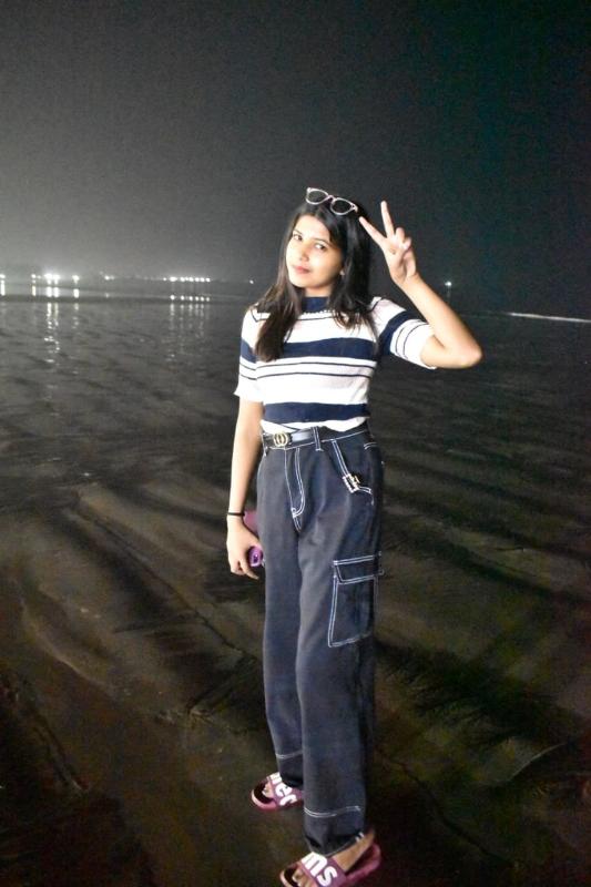 Hello, those who loves me.🥀🥀
Firstly I want to say thanks for opening and exploring my profile ☺️........🥀🥀.
I m a girl which is a only 23 now❤️❤️.
I m a not from a high class family i belong to an av