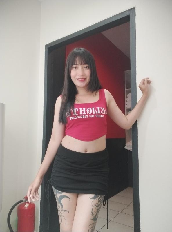 Hello, my name is Alice. I am a sweet and lovely girl. I would like you to meet me. I am 28 years old, 156 cm tall, 45 kg, and have a tan skin. For more information, please contact me on Line at Line