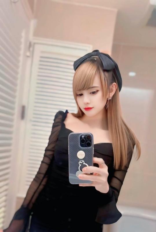 everyone! 👋🏻 My name is Celine Im kinda friendly person. we can be friends. If you are bored I’ll accompany you. So just add me and get to know each other for more details let me know what you want☺️