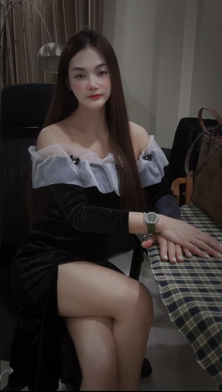 Hello, my name is Nikki. am in pattaya now , Nice to meet you. It's nice to see you. I'm here from time to time. My main job is to see a small cafe in the province. If you want to get to know me more