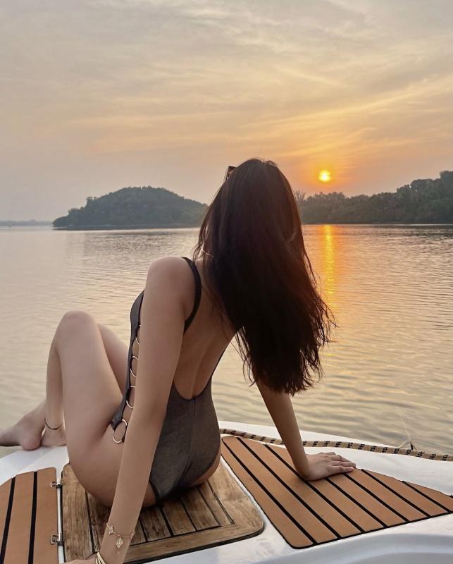 Hello gentleman i am Zalima from jakarta indonesia . 
I am just here for a few moments . 
Do not miss me . 
I have a nice and natural body and i hope to meet you in the near future . I am real lady an