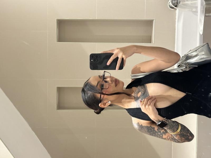 Last day in Oki ~
.
Hi guys My name is Geena 🤌🏼🫦
.
Small waist & Pretty face 🥰
.
Let me be your girl 
.
.
COME SEE ME ❤️
.
No anal
