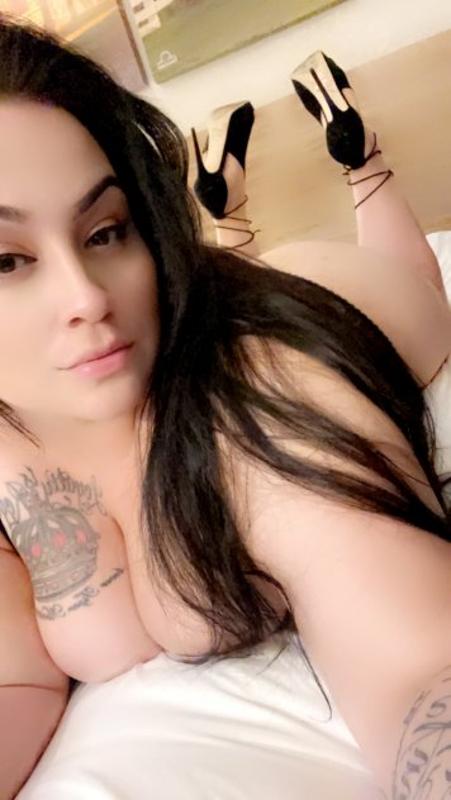 Let me be your sweet escape!