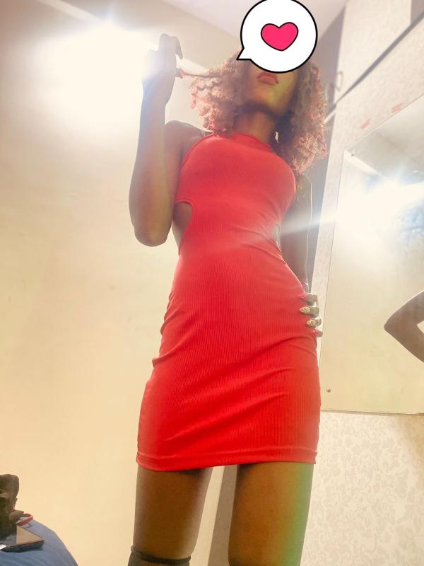 I’m Chloé Divi, a slim and sexy South African Escort studying in Bangalore. My fit and athletic body is blessed with a juicy bubble butt that jiggles every time you thrust into it.