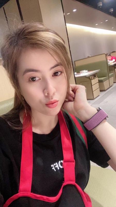 Hello I am Hong I am from Vietnam nice to meet everyone here I can bring all the services to everyone a feeling of the most satisfied service