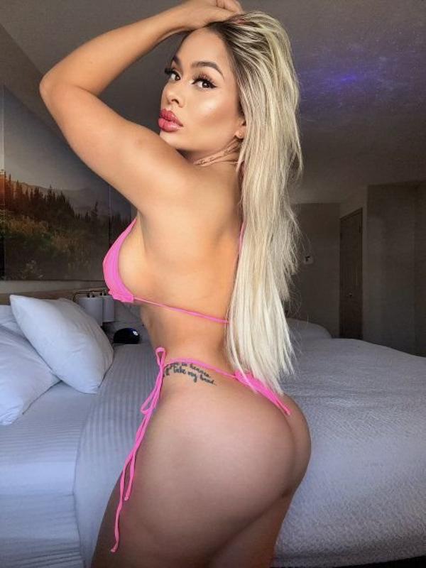 Beautiful sexy girl available to fulfill your fantasies, love