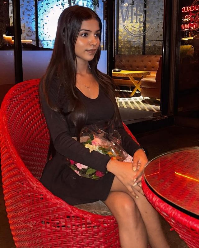 Hi there! ❤️ ❤️ Thank you for visiting my profile! I'm Ishita, a self-reliant 24-year-old from Kolkata. ⭐ Every picture on this page is authentic and mine. ⭐ NOTE OF IMPORTANCE ❤️⭐ ⭐ It's obvious that