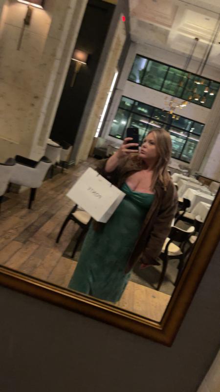 Plus size babe with big juicy booty looking for you!