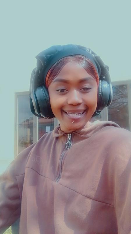 I'm a fun person to be with I like learning new things an being around people.