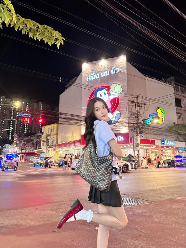 Hello, I’m baobei , a friendly and petite girl offering excellent and attentive service in Tokyo I’m known for my warm personality and dedication to making each experience enjoyable and memorable. I l