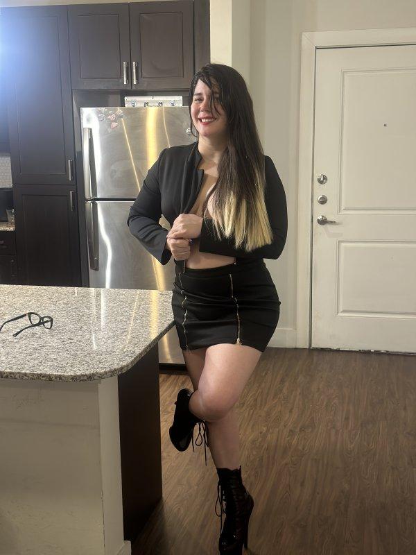 Me llamo Anna Brenda, soy un poco tímida para las fotos pero muy linda