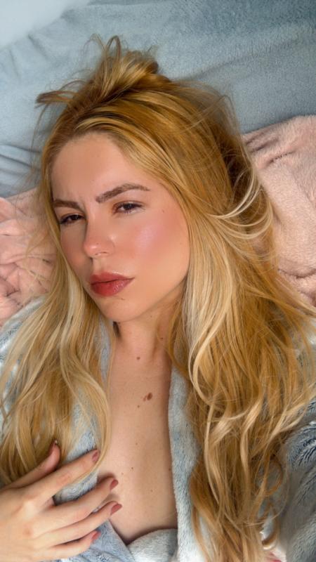 My name is Sophie, and I’m thrilled to meet you and have an amazing time together! If you’re seeking a memorable experience filled with sophistication, discretion, and confidentiality, I’m here to mak