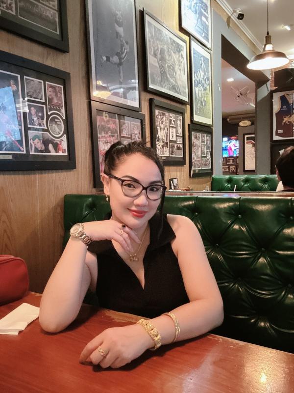 Hello 
I am cooky I am original Thai long black hair and good skin with glasses 
Nice to meet you 
I like to meet good customer good man
gentleman and spend good time together 
Message me if you want