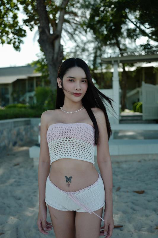 I’m mera. 
Am 20 years old
 168 / 53