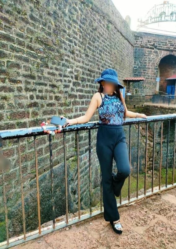 Hello dear! My name is Namita, and i belong to Sharma cast. I Am very open minded and kind at the same time ready to play roles and have fun with you , I am adventurous loving educated and give a happ