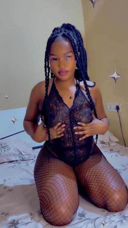Hello Gents❤️❤️❤️❤️❣️❣️ 
My name is Ashley and I am 24 years old from South Africa  5'8 tall lol🙈.