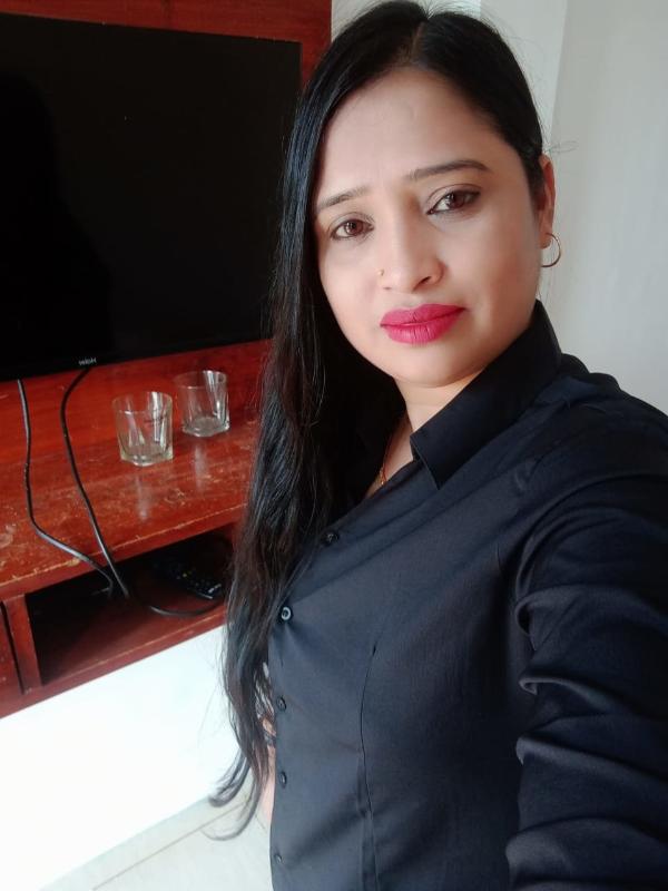 I will be staying here for by born and would like to meet up some men and have a fun time with them.
I love sex and I am super horny. I like to try wild positions on bed. I am a mumbai indian girl. I