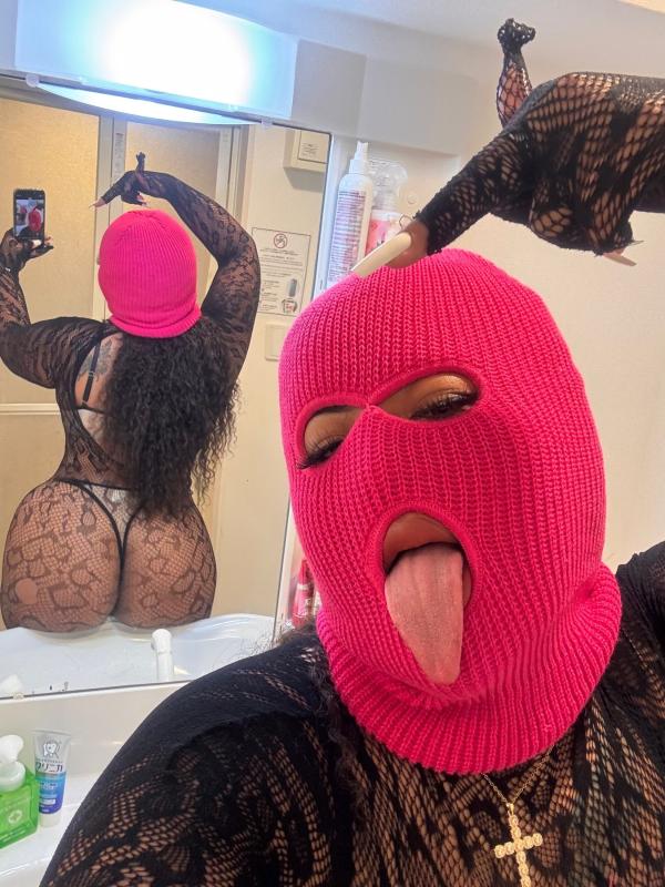 Hello everyone☺️, my name is gun🔫😈  
I just come  here and now I am ready 
I am a chubby girl👩‍❤️‍💋‍👨 from Thailand, 5 ‘8 tall, 98 kg. 🐰🔥