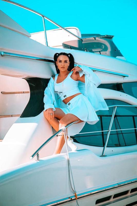 Hello dear! My name is Stephanie. I'm from the world of pleasure and passion! Allow me to seduce you and I'll try to do the best I can for you. With me you feel yourself in as paradise and will get am