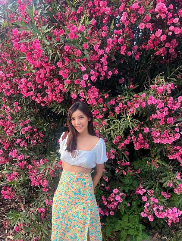Let's have a great time two of us:) 
I don't need my pics here then i'll give my pics in our personal conversation 👌🏻💌💌
Hi, my name's Lena
  Now traveling on Macau 
 . 5'7"with lovely silky soft legs,