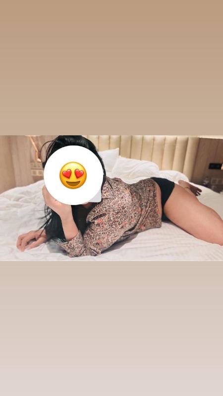 Rasika, 24 yr, independent girl, 
Absolutely natural pix. No filters applied
