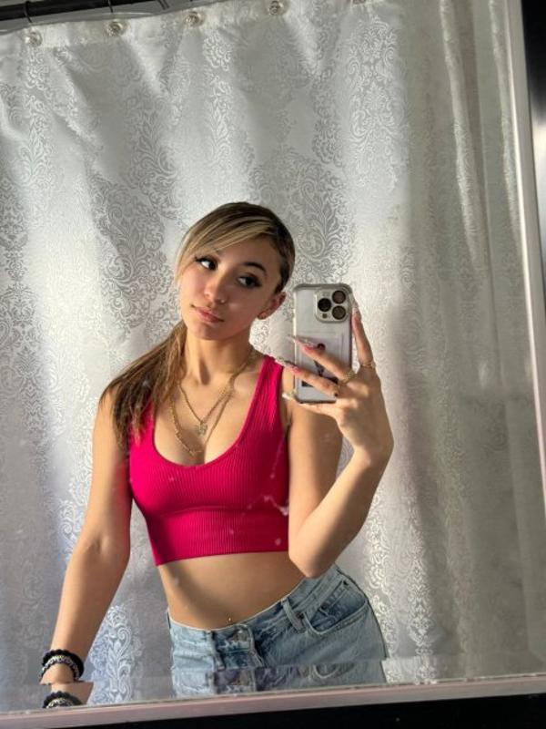 Meet Sandra for an exhaustive fun time
