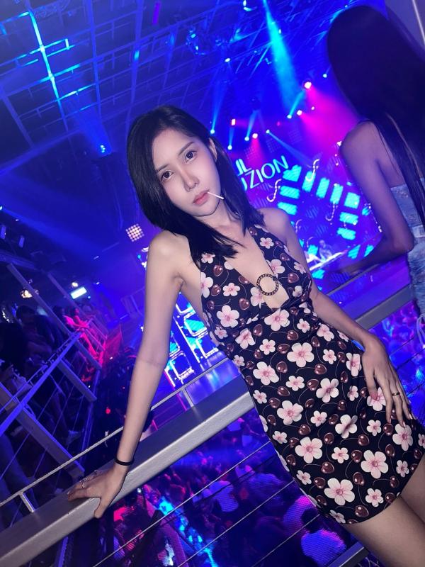 Hi there Dear Gentlemen I am LaLa I'm magazine model really beautiful, kind, elegant and well educated young brunette woman, been living in here provide escort service visiting for a few day. If you w