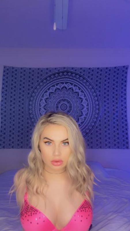 💕  LETS GET CLOSE AND COZY💕 pretty and petit 💕 blonde bunny🐰 soaking💦