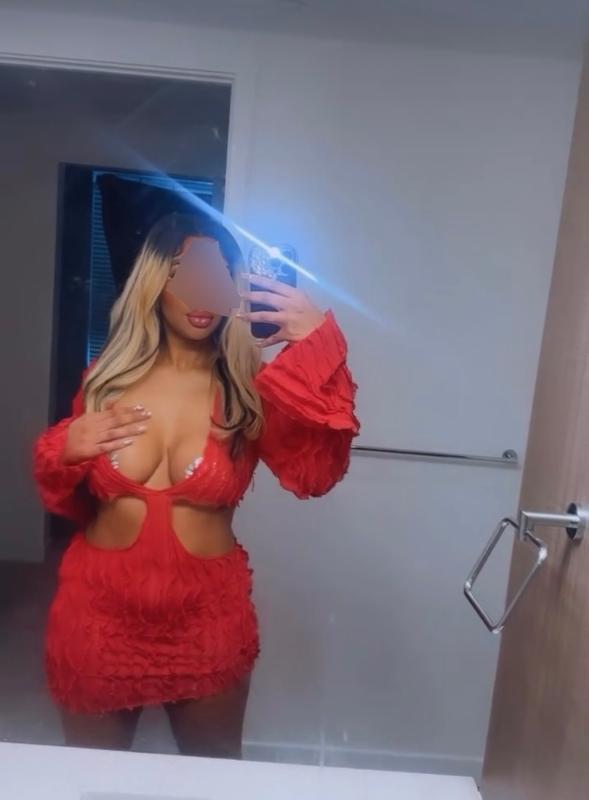 Petite Blonde Bombshell NEW IN TOWN 🤤