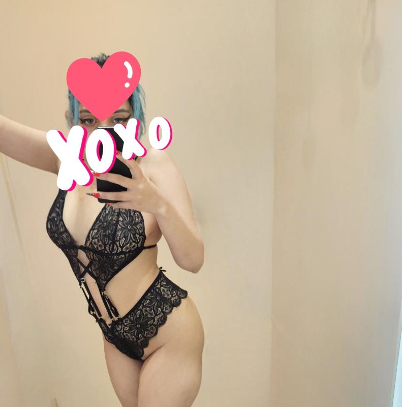 Hello I'm Candace, sweat and crazy girl pal in Bangkok. Travelling around Southeast Asia till April. (BANGKOK TILL MARCH 30TH)