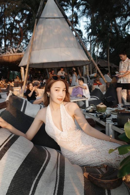 Hi darling I’m Sara Lee from Australia now in Bangkok if you want meet me please contact me Line: saralee25