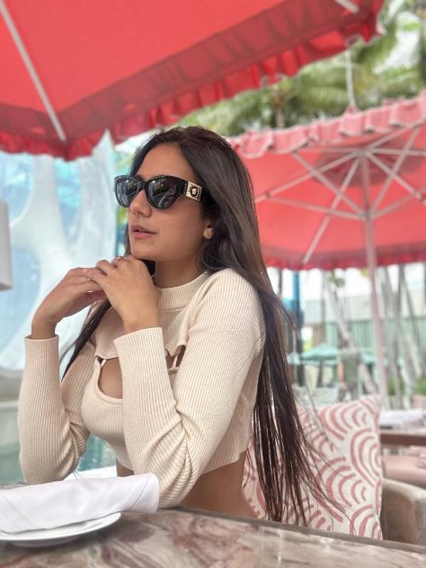 Soy una latina, muy decente, cariñosa, soy dulce y limpia.